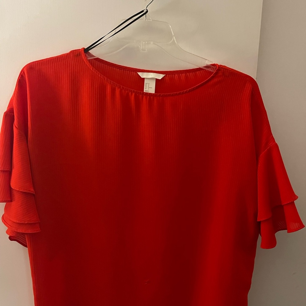 Red w/ Orange under tones Full sleeves and full body.